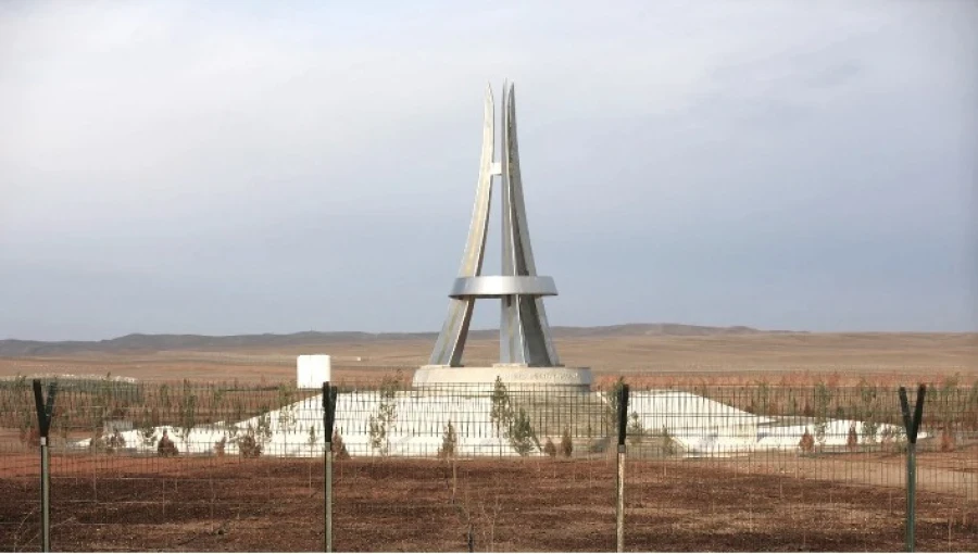 Кыргызстандын, Өзбекстандын жана Тажикстандын чек арачылары үч мамлекеттин чектешкен аймагында жолугушту