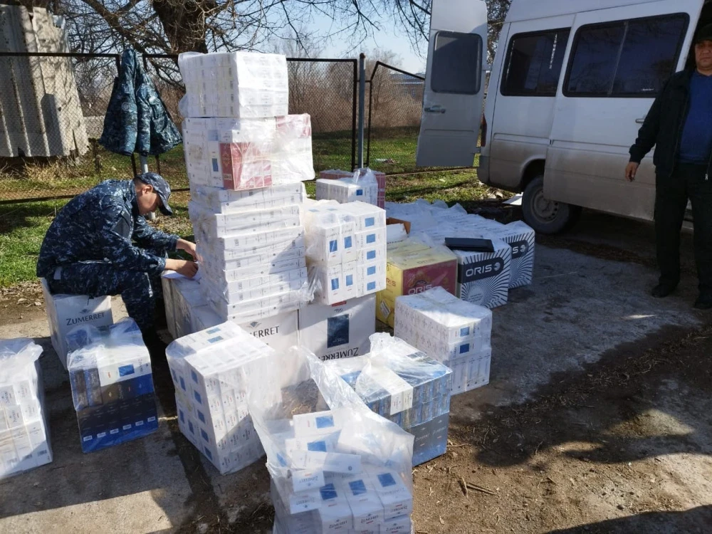 Налоговики перехватили крупную партию контрабандных сигарет