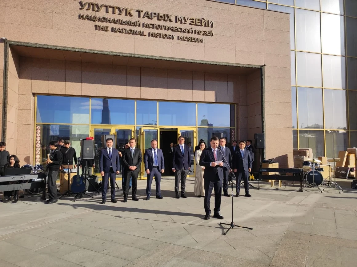 In Bishkek, a ceremony was held for the transfer of musical instruments to schools and universities