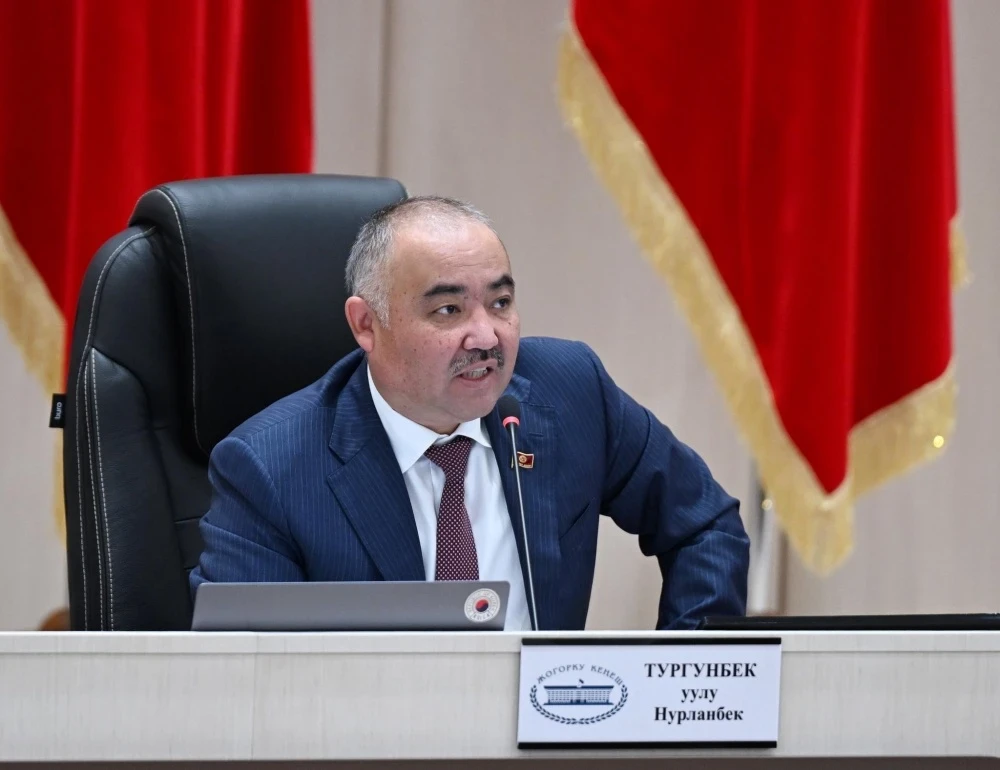 Нурланбек Тургунбек уулу депутаттык ыйгарым укуктарын тапшырганын жарыялады