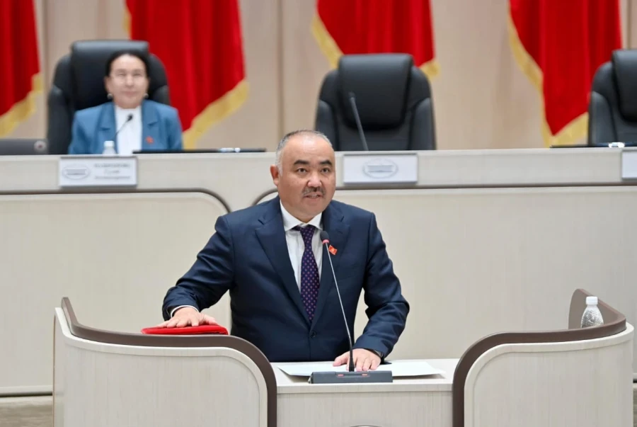 Нурланбек Тургунбек уулу Жогорку Кенештен кетти: ден соолук менен алектенет