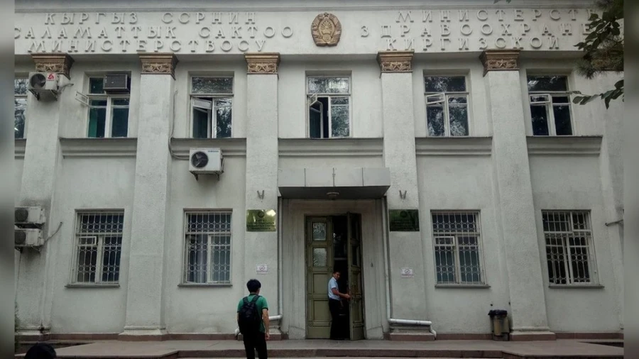 Минздрав: Нарушения врачей укрывать недопустимо, но и преследовать медиков нельзя