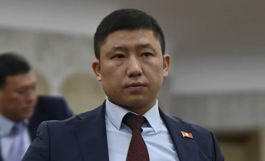 Вице-спикер Карим Ханджеза ыйгарым укуктарын тапшырды