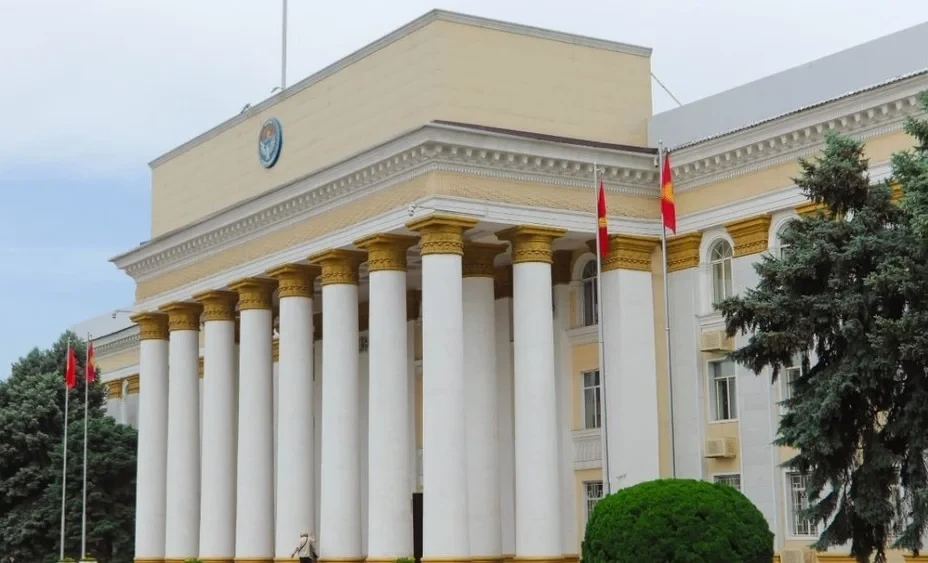 СИМде АКШда коммерциялык айдоочулук күбөлүктөрүн кантип алууга болорун түшүндүрүштү