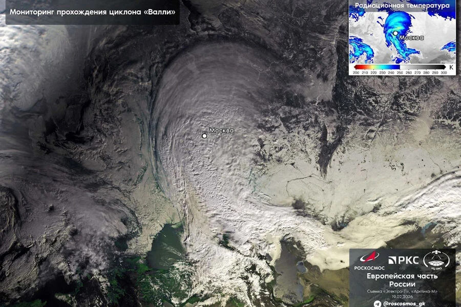 Москвада кайрадан рекорддук кар жаашы катталды: айлык норманын 49 пайызын түздү