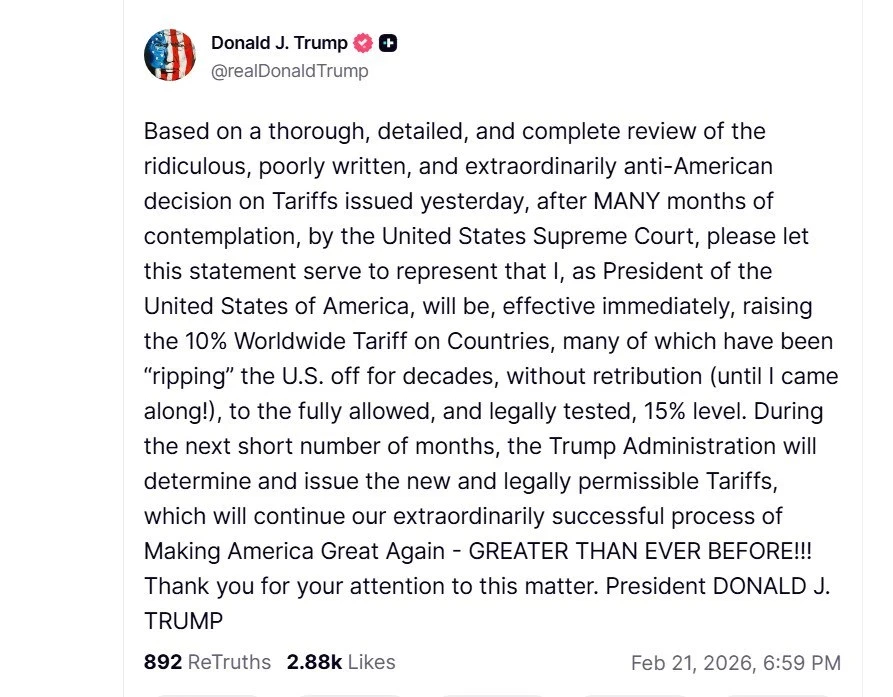 Дональд Трамп за сутки повысил пошлину для всего мира с 10 до 15 процентов