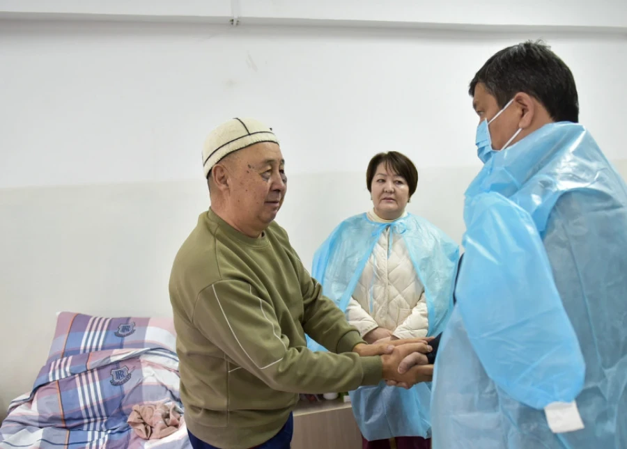 The injured teacher of school No. 83 was visited by the mayor of the capital and the minister of education.