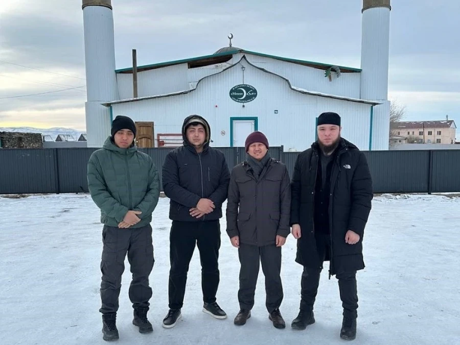 Хафизы из Кыргызстана проводят таравих-намазы в мечетях Республики Алтай