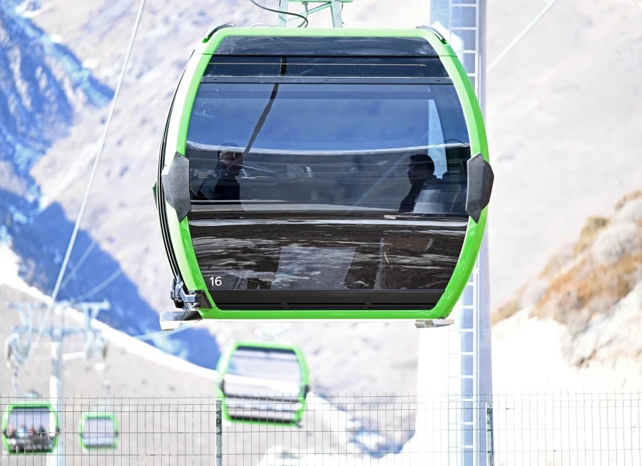 Из-за ветра в природном парке «Ала-Арча» канатная дорога была остановлена на полчаса