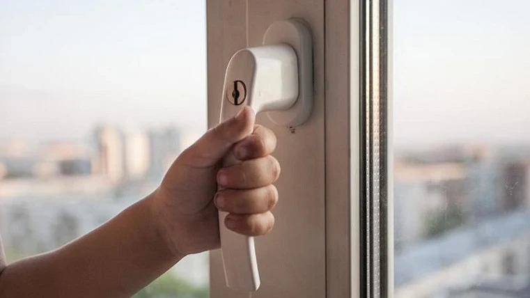 В Петербурге дворник из Узбекистана спас шестилетнего мальчика, выпавшего с 7 этажа