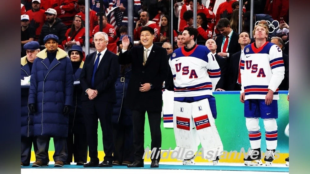 Президент Национального олимпийского комитета Монголии вручил награды олимпийским чемпионам по хоккею из США