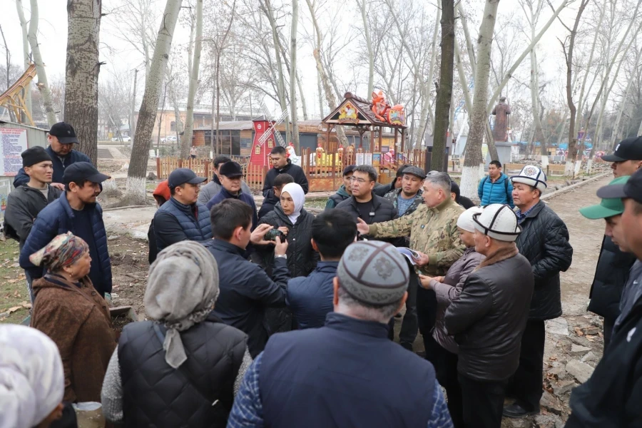 Сауда павильондорун бузуу Ошто: Токторбаев баштады, Акаев эмне кылат?