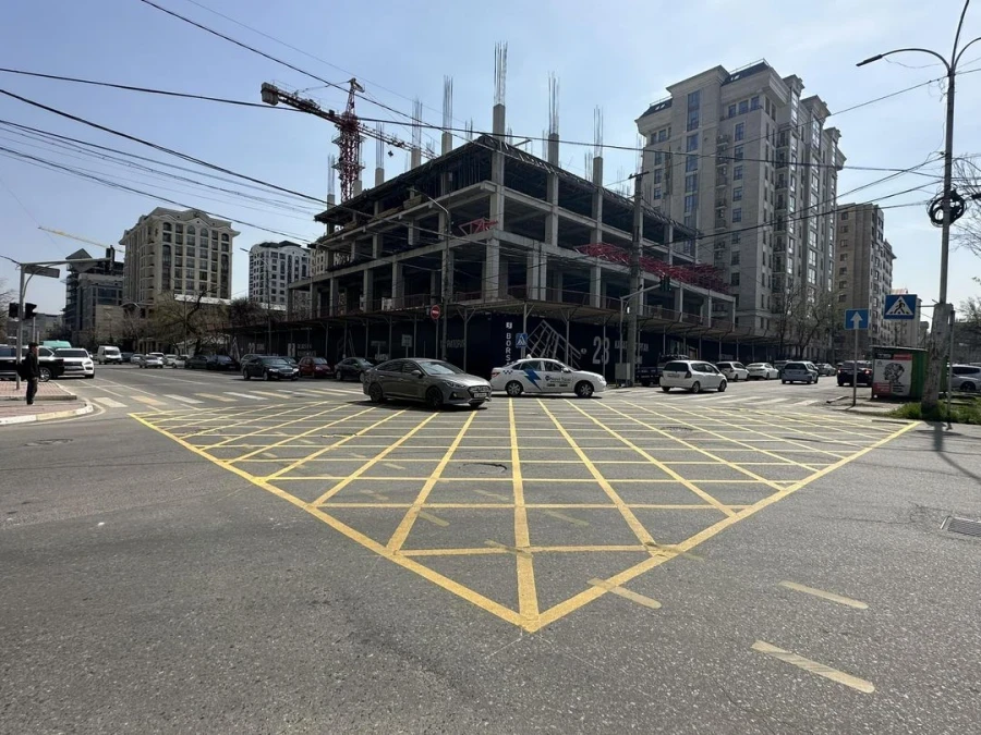 Бишкек: «вафельдүү» белгилерге не айдоочулар, не БГ камералары көңүл бурбайт