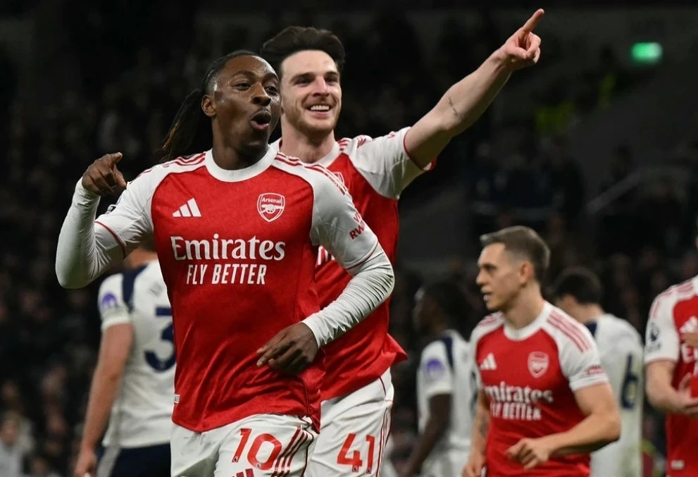 "Тоттенхэм" терпит рекордное домашнее поражение в дерби с "Арсеналом"