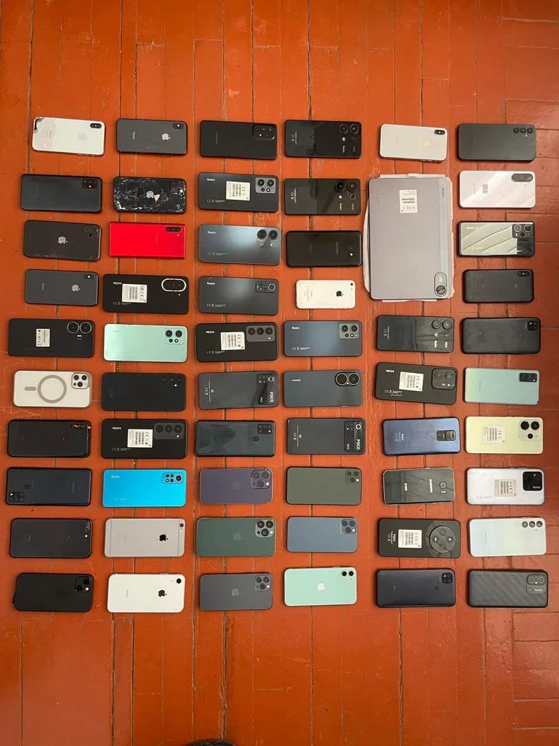 "Эмгектенди", колунан келишинче: Бишкекте чөнтөк уурдаган адамдан 60тан ашык телефон табылды