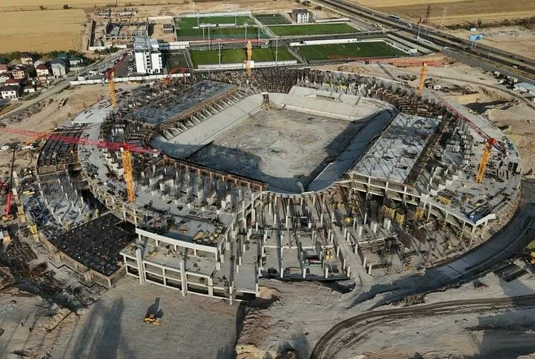 Орокто стадиондун айланасында 500 метрлик курулушка тыюу салынды