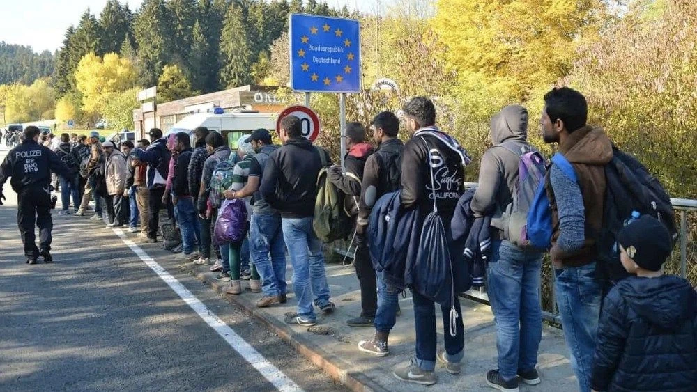 ЕС миграция эрежелерин катуулаштырууда: жарандар үчүнчү өлкөлөргө депортацияланат