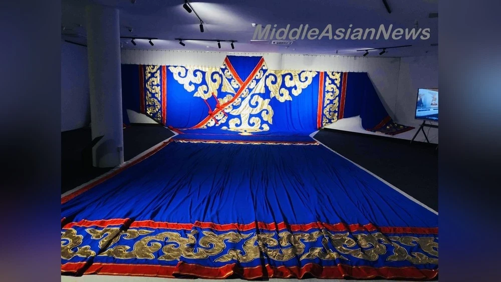 В музее Чингисхана выставлена ​​самая большая в мире монгольская одежда — «дээл»