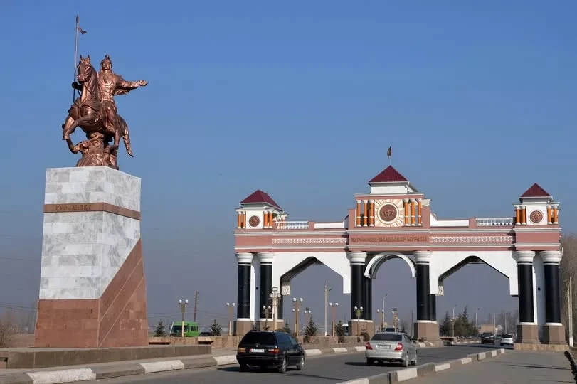 Манас шаарынын аты өзгөртүлбөйт, деди президенттин маалымат катчысы