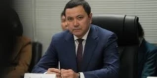 Министрлер кабинетинин башчысы Каныбек Досмамбетов кызматтан кетти
