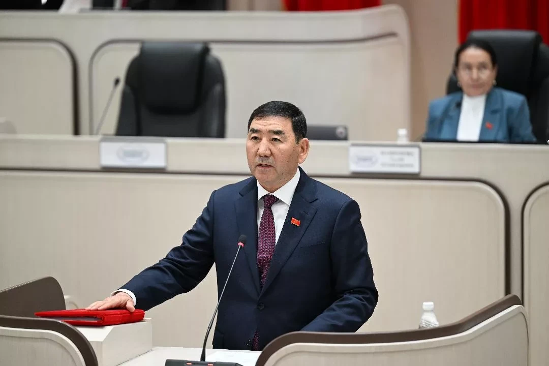 Депутат Суйунбек Омурзаков Жогорку Кеңештин соттук-укуктук маселелер, укук тартиби, кылмыштуулукка каршы күрөшүү жана коррупцияга каршы аракеттенүү боюнча комитетинин төрагасы болуп шайланды