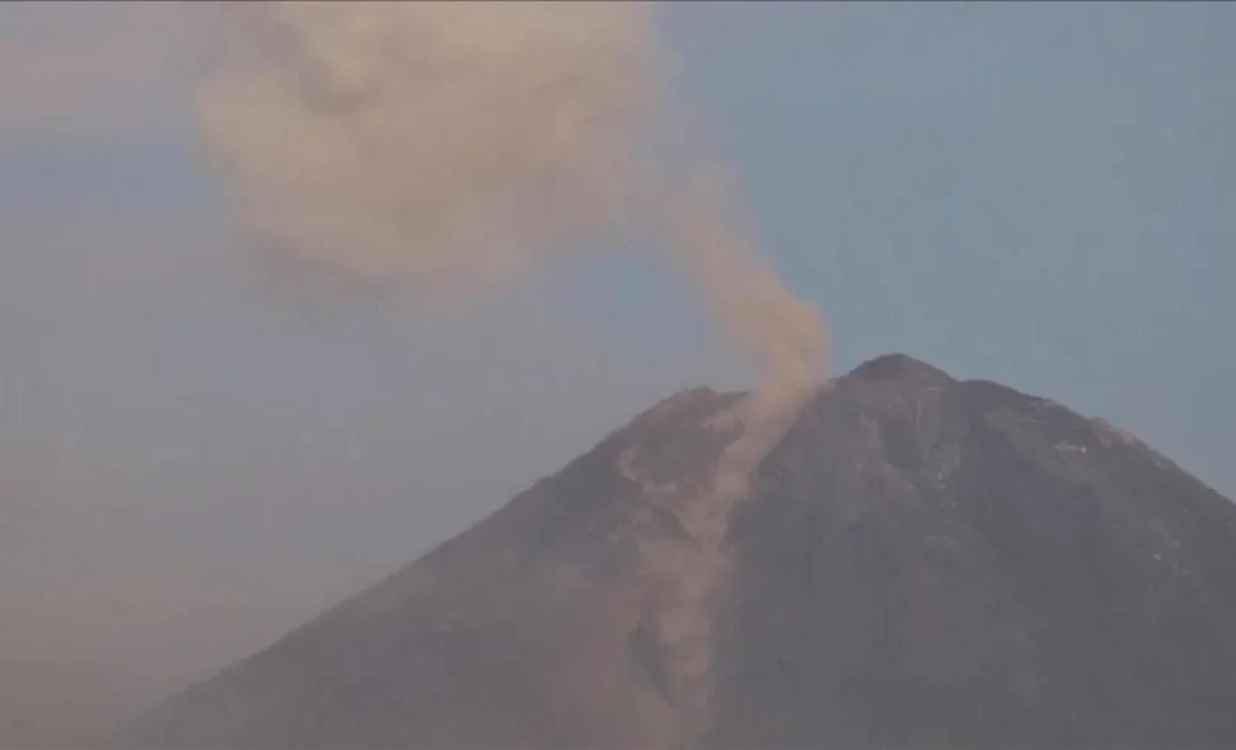 Семеру вулканынан жаңы жарылуу Индонезиянын борбордук бөлүгүндө катталды