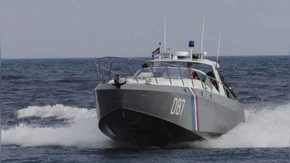 Cuban Ministry of the Interior reported a shootout between the country's border guards and an American boat. Four dead, seven wounded.