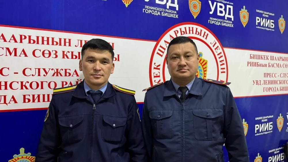 Милиционеры вернули гражданину потерянную барсетку с крупной суммой. Их наградили грамотой