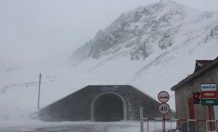 На перевале Тоо-Ашуу введено временное ограничение для большегрузных автомобилей