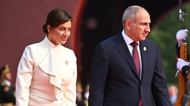 Никол Пашинян попросил прощения у гражданской жены после объявления о расставании