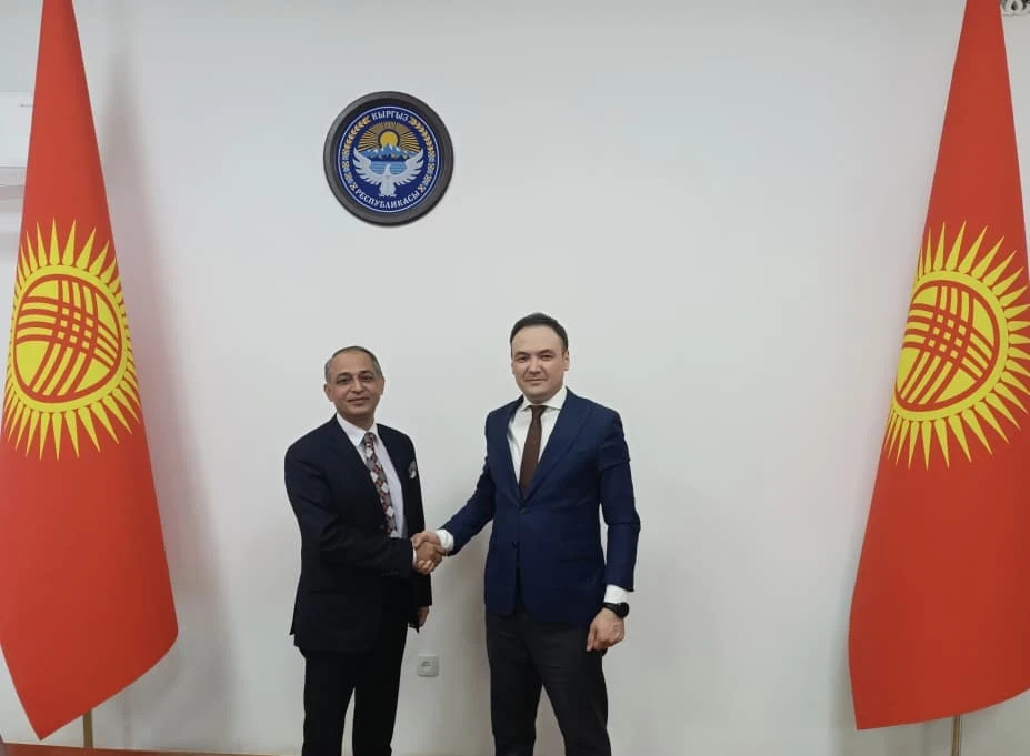 Качество медобразования для студентов из Пакистана обсудили в Минздраве КР