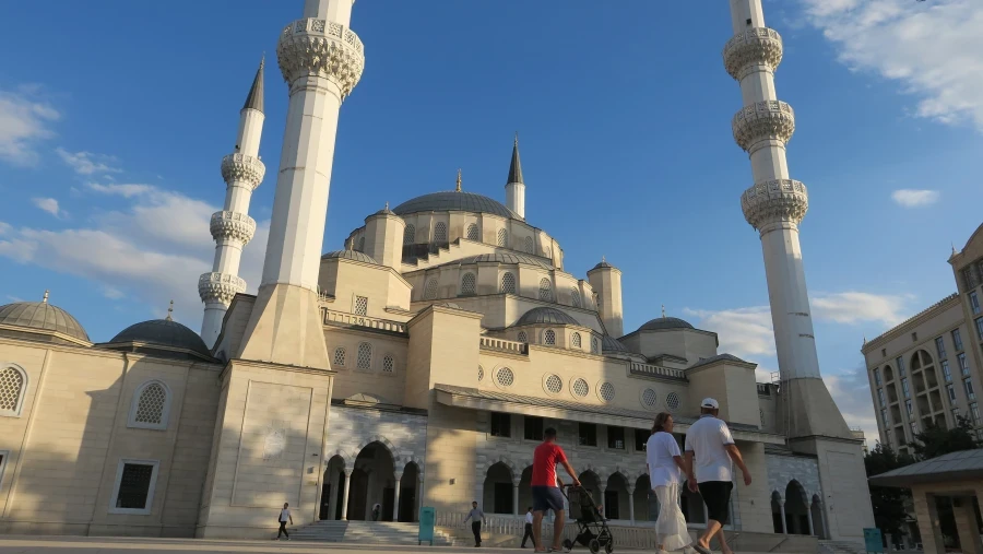 В Бишкеке усилены меры общественного порядка во время таравих-намаза