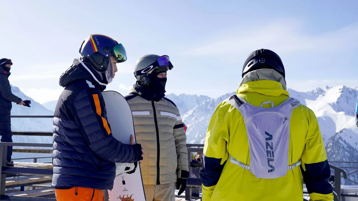 Sadyr Japarov Showed Chanpen Zhao Winter Tourism in Issyk-Kul