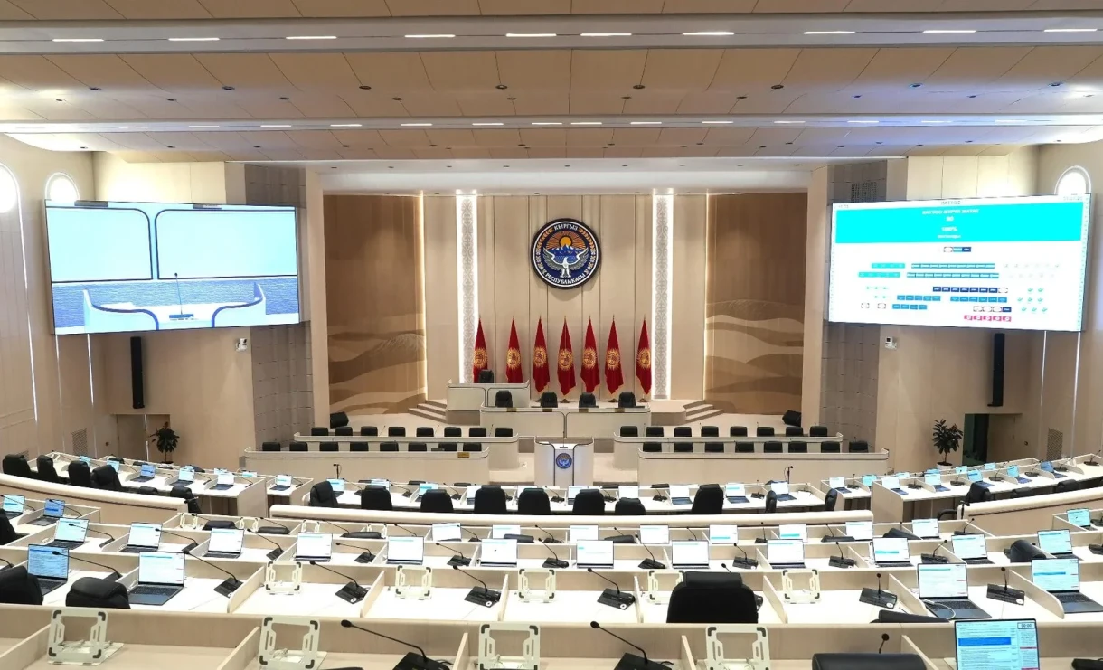 Депутаты Жогорку Кенеша взяли перерыв для выдвижения кандидатов на пост спикера