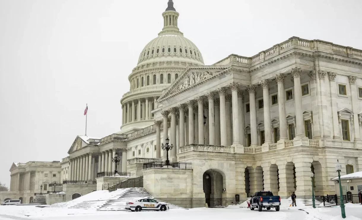 АШАда жаңы шатдаундун босогосунда турат