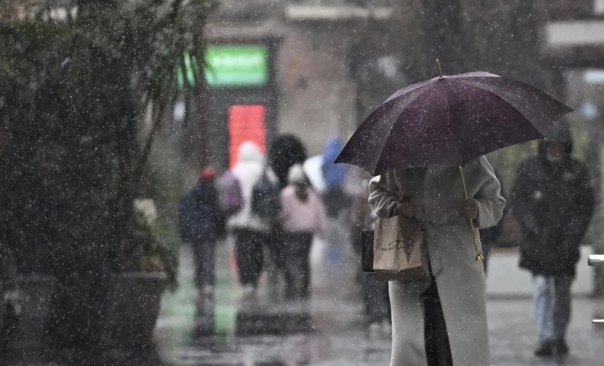 Кыргызстандын көпчүлүк аймактарында кар жана муз катуу болот