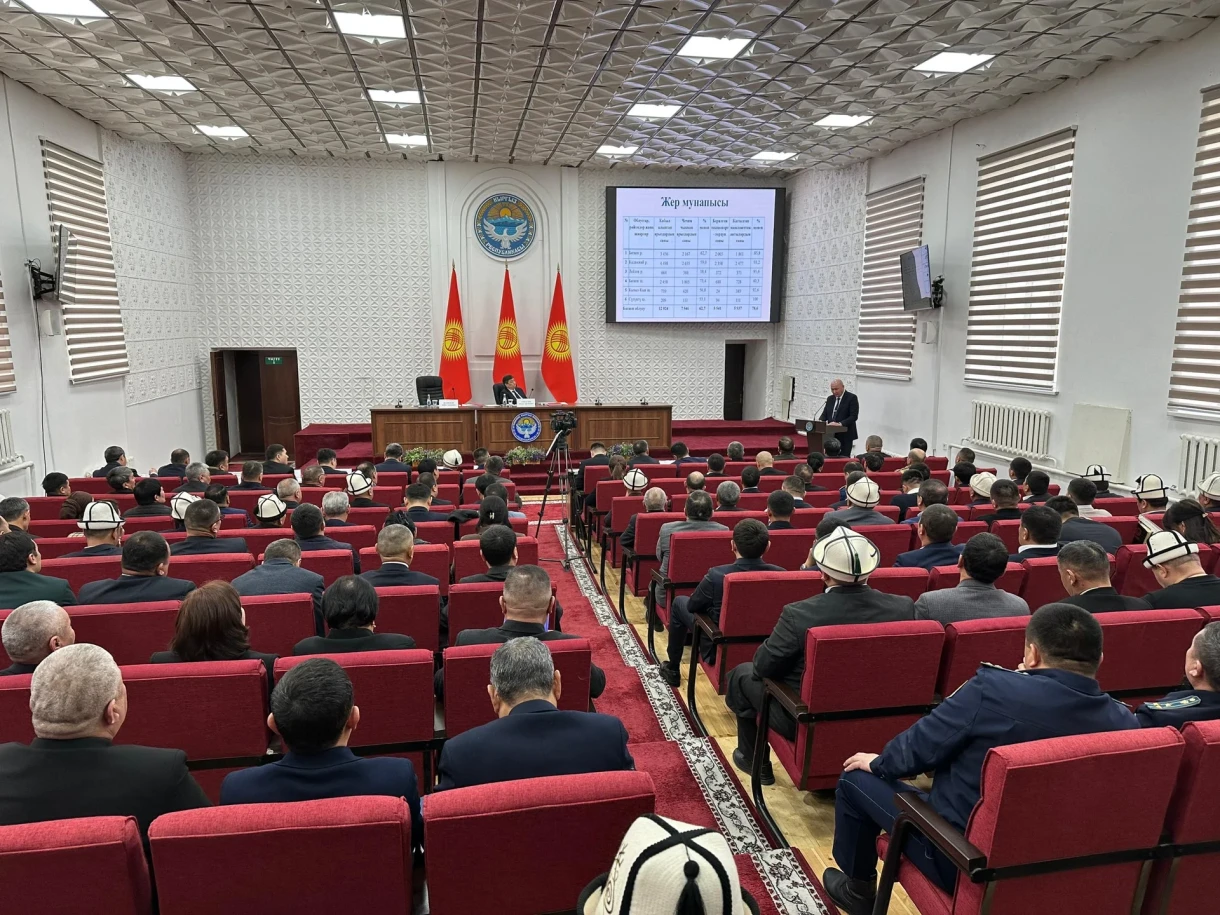 Коллегия Баткенде. Торобаев приоритеттүү долбоорлордун ишке киришин тездетүүнү тапшырды