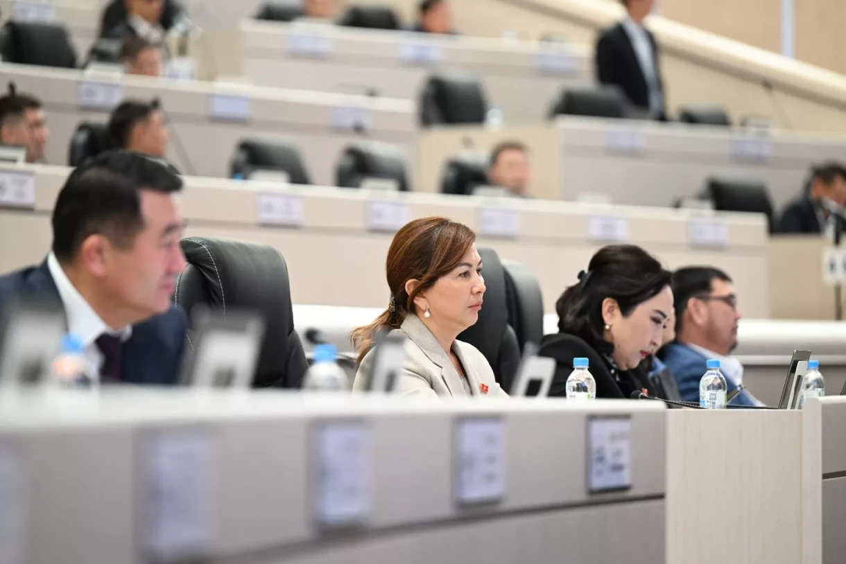 Кыргызстандын парламенти Жогорку эсеп палатасынын аудиторияларын кыскартуу боюнча мыйзамды биринчи окууда жактырды