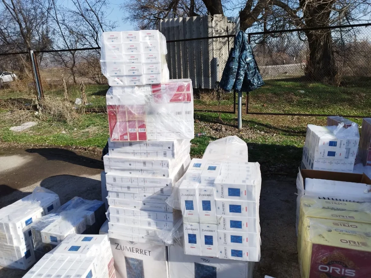 Tax officials intercepted the transportation of counterfeit cigarettes in the Issyk-Ata district.