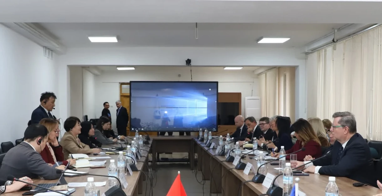 КР Билим берүү министрлигинде Европарламенттин делегациясы менен Erasmus+ программасы талкууланды