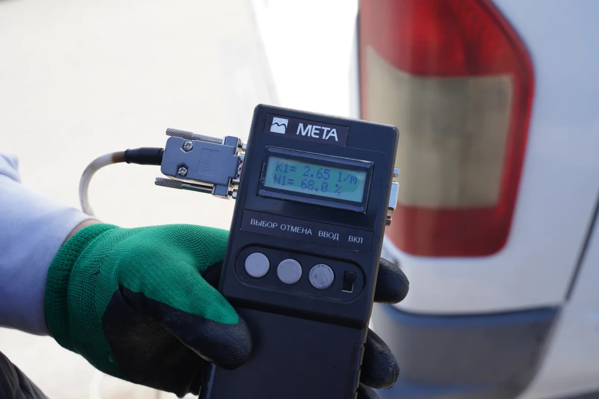 Бишкекте зыяндуу заттардын чыгарылышын ашкере өткөргөн айдоочулар жазага тартылды