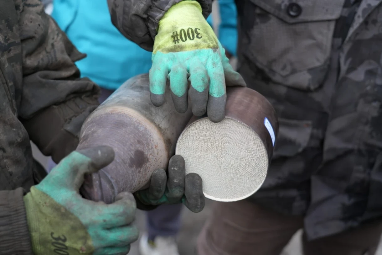 Кыргызстанда колдонуудан чыккан катализаторлорду чыгарууга убактылуу тыюу салынды