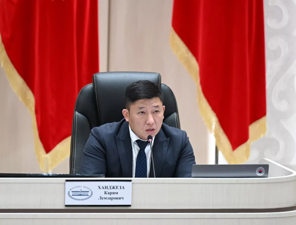 Депутат Карим Ханджеза Жогорку Кенештин төрагасынын орун басары кызматынан кетти