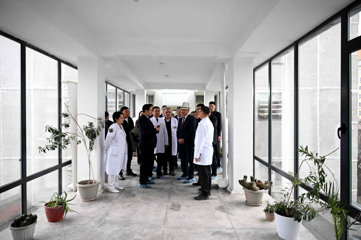 Касымалиев кардиология борборунда жана жүрөк хирургиясы НИИде оңдоп-түзөө иштеринин жүрүшүн текшерди