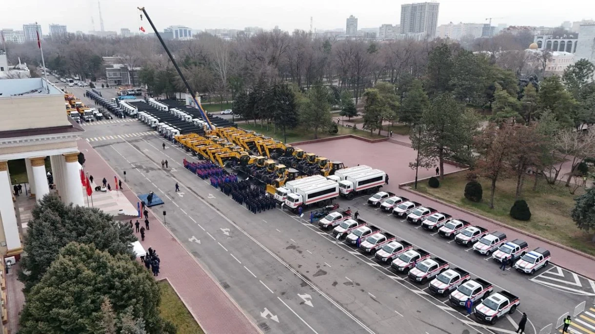 Адылбек Касымалиев МЧСке 116 даана атайын техника тапшырды