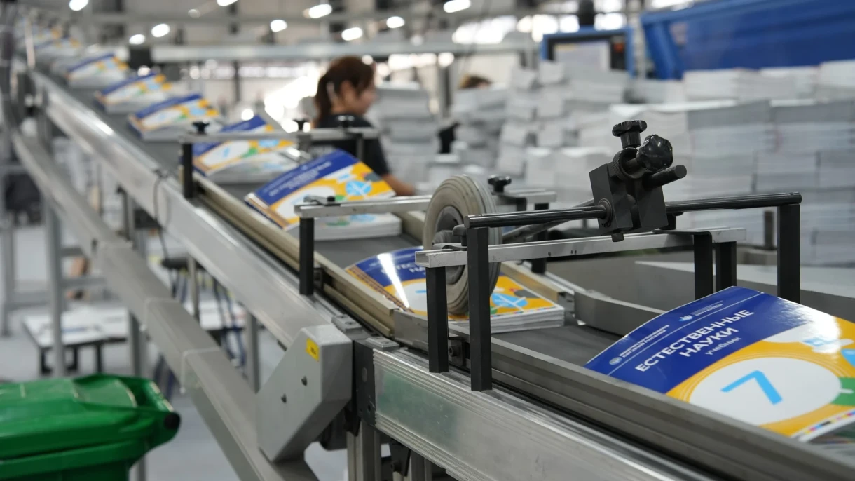 Жаңы табигый илимдер боюнча окуу китептери 7-класстар үчүн Кыргызстанда чыгарылды