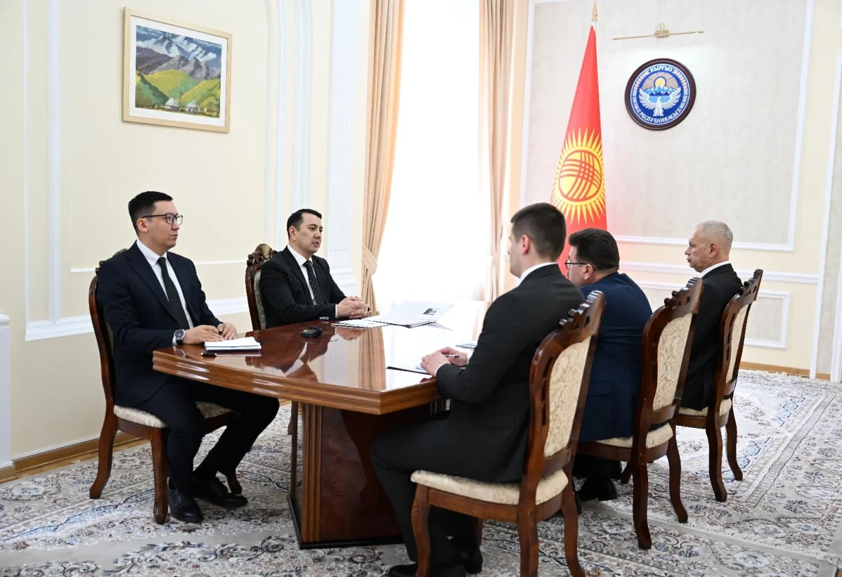 Кыргыз мигранттары үчүн шарттарды жакшыртуу маселеси ЖК төрагасы жана Россиянын элчиси тарабынан талкууланды