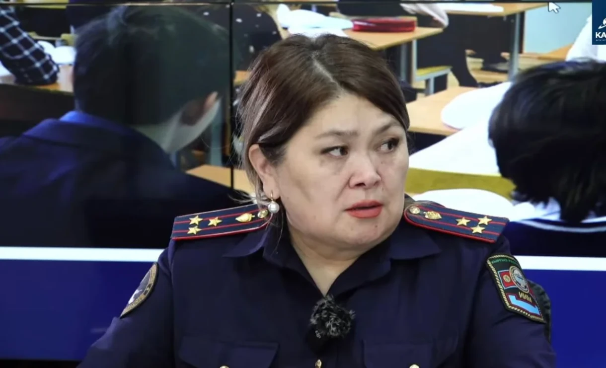 Ички иштер министрлиги мектеп мугалимин сабаган окуучунун ата-энеси милицияда кызмат өтөп жатканы тууралуу маалыматты четке какты