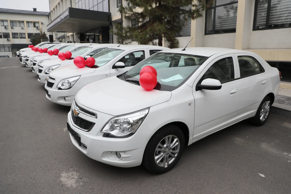 Улуттук илимдер академиясына жаңы автоунаалар берилди