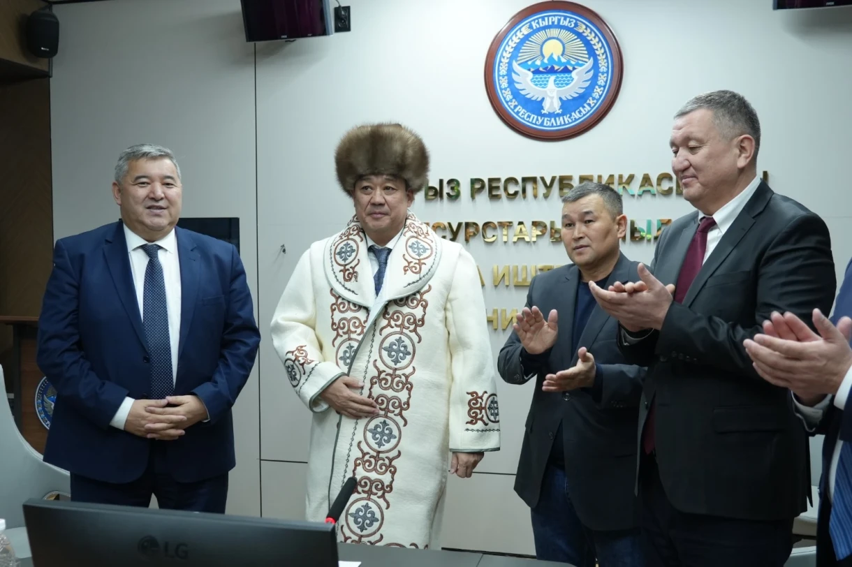 Бакытым Торобаев менен коштошуп, ага «Агроөнөр жайдын мыктысы» наамын ыйгарды